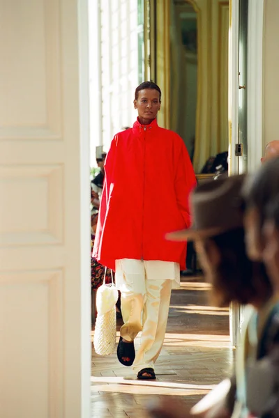 Look 10